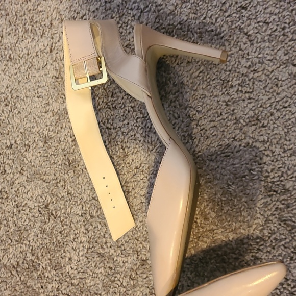 Nine West heels Size 8 cream color - Picture 3 of 4